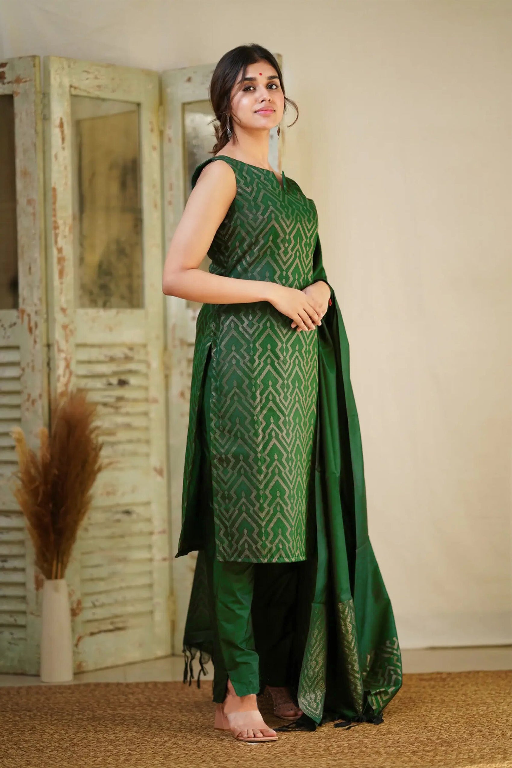 designer made luxury Pakistani suit for womenswear - 3 piece ready-to-wear | OLIVE | PAKISTANI | PUNJABI | SOUTH ASIAN (Copy)